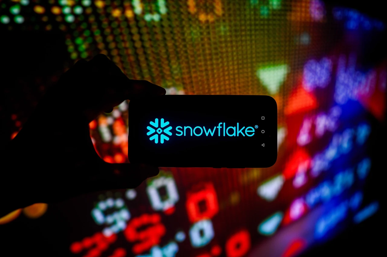 Snowflake's Growth Accelerates with Demand and AI Projects