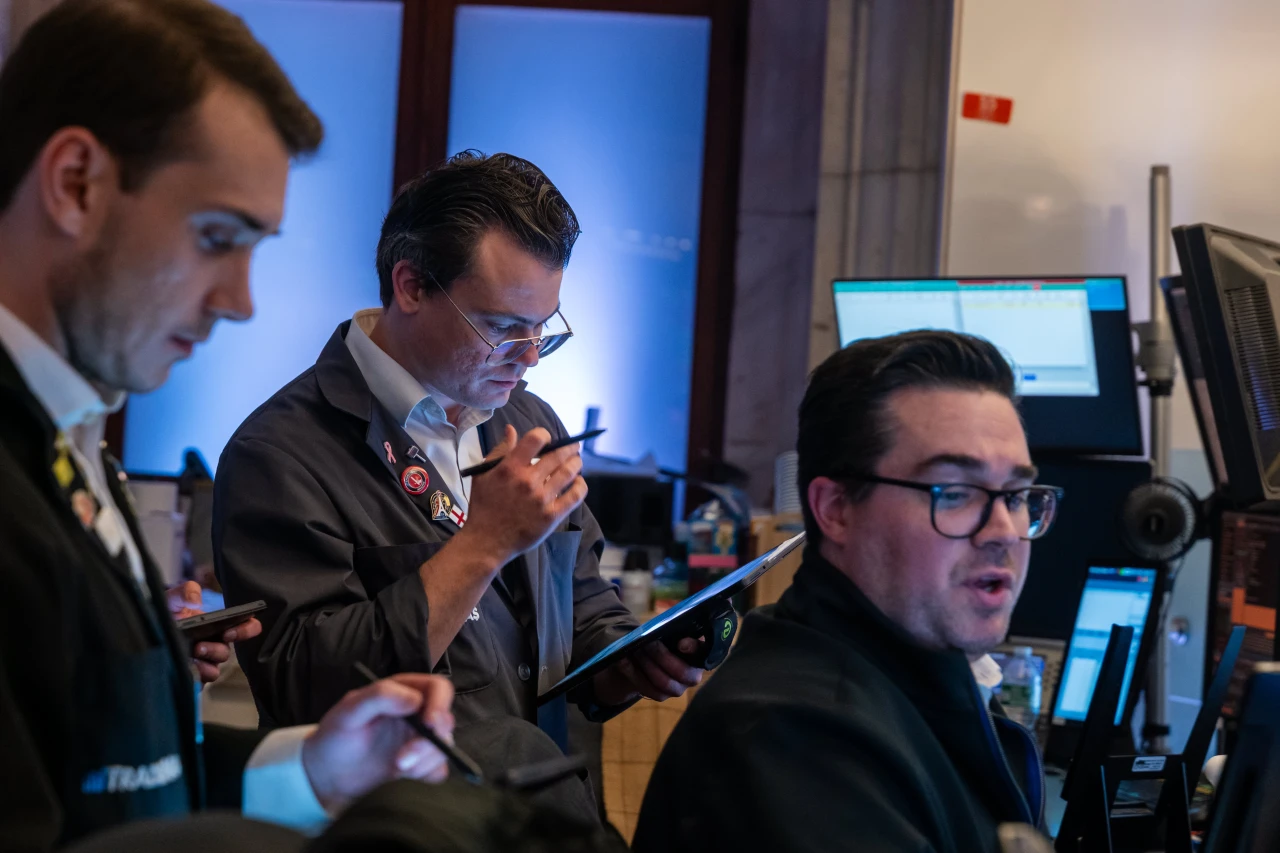 Schwab Survey: Traders Embrace Bullish Outlook Despite Market Weakness