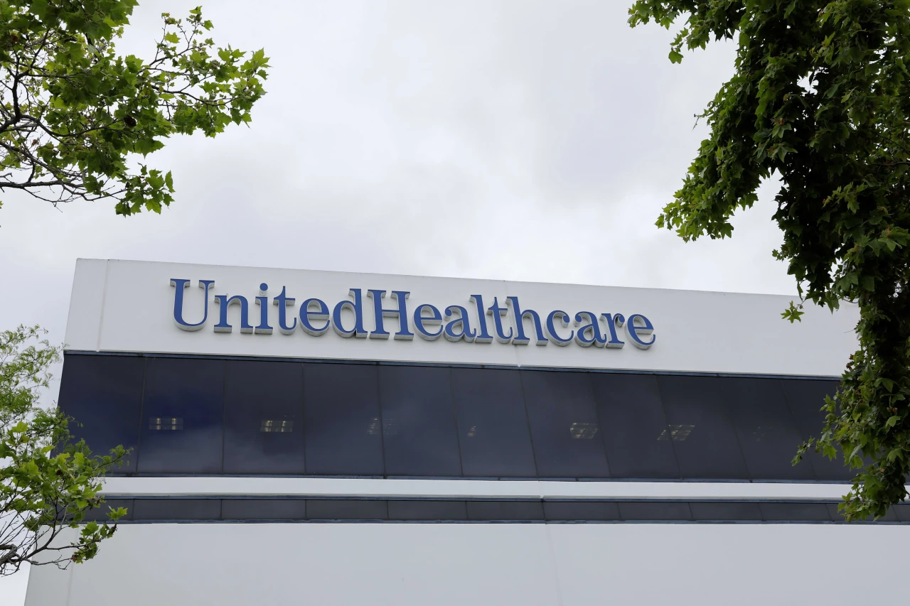 Investors Pull Back from UnitedHealth Group and Deckers Outdoor Amid Stock Market Slump