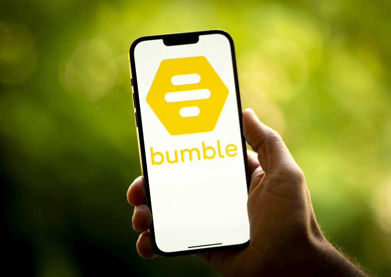 Investors Eyeing Opportunities in Walmart and Bumble Shares