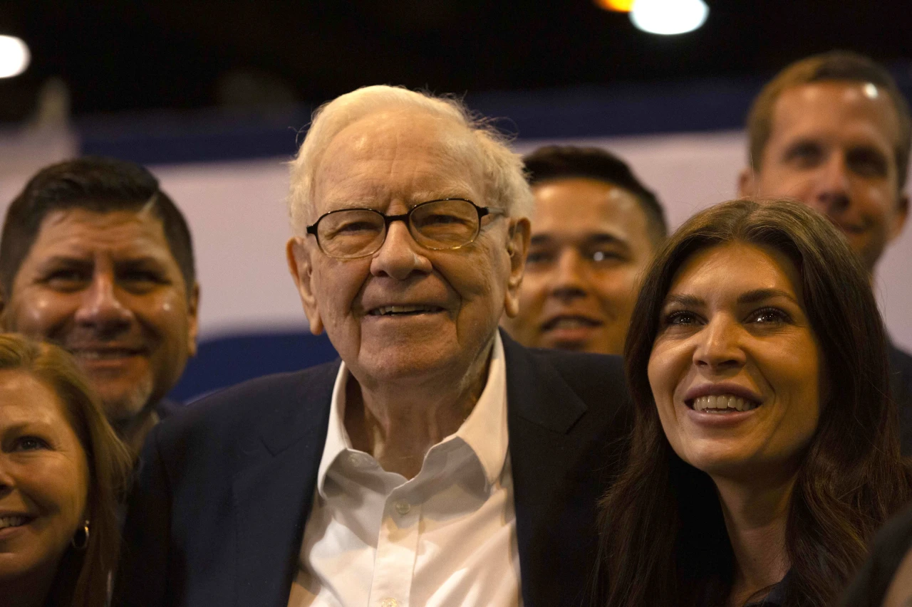 Warren Buffett’s Berkshire Hathaway Boosts Constellation Brands, Reduces Bank of America Stake