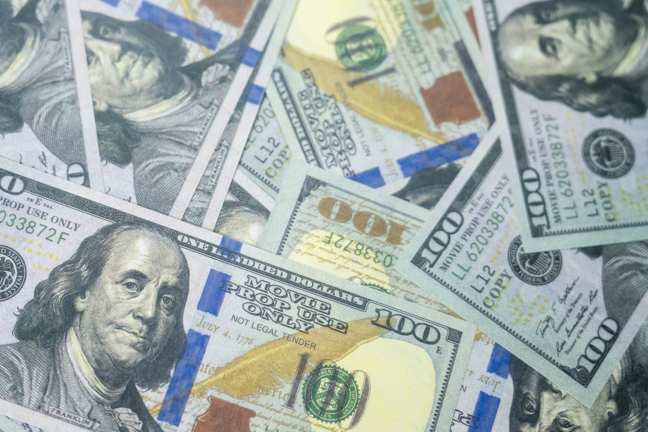 Reasons Behind the Surge in Cash Investments