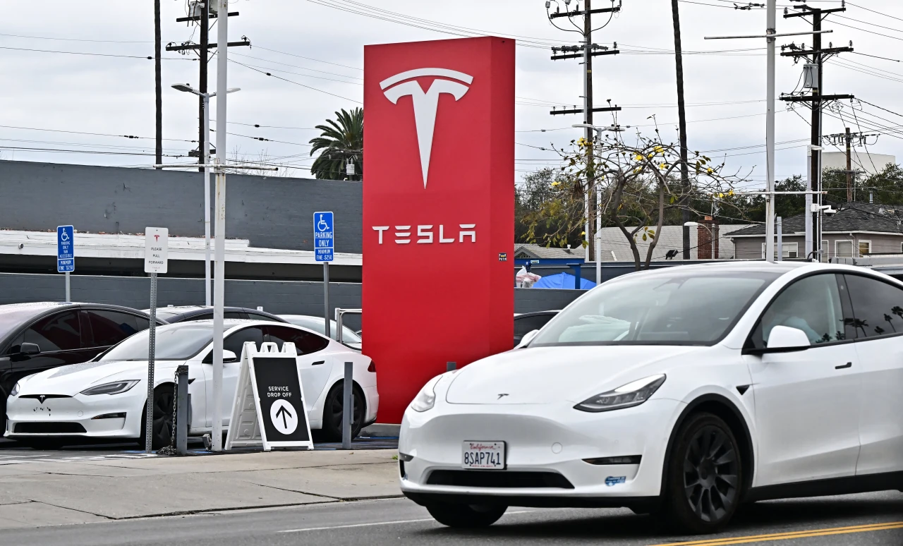 Wells Fargo Analyst Predicts Continued Decline for Tesla