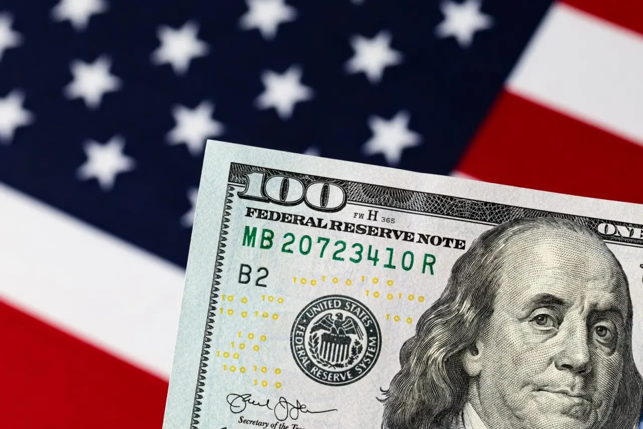 US Dollar Slips After Trump's Tariff Plans