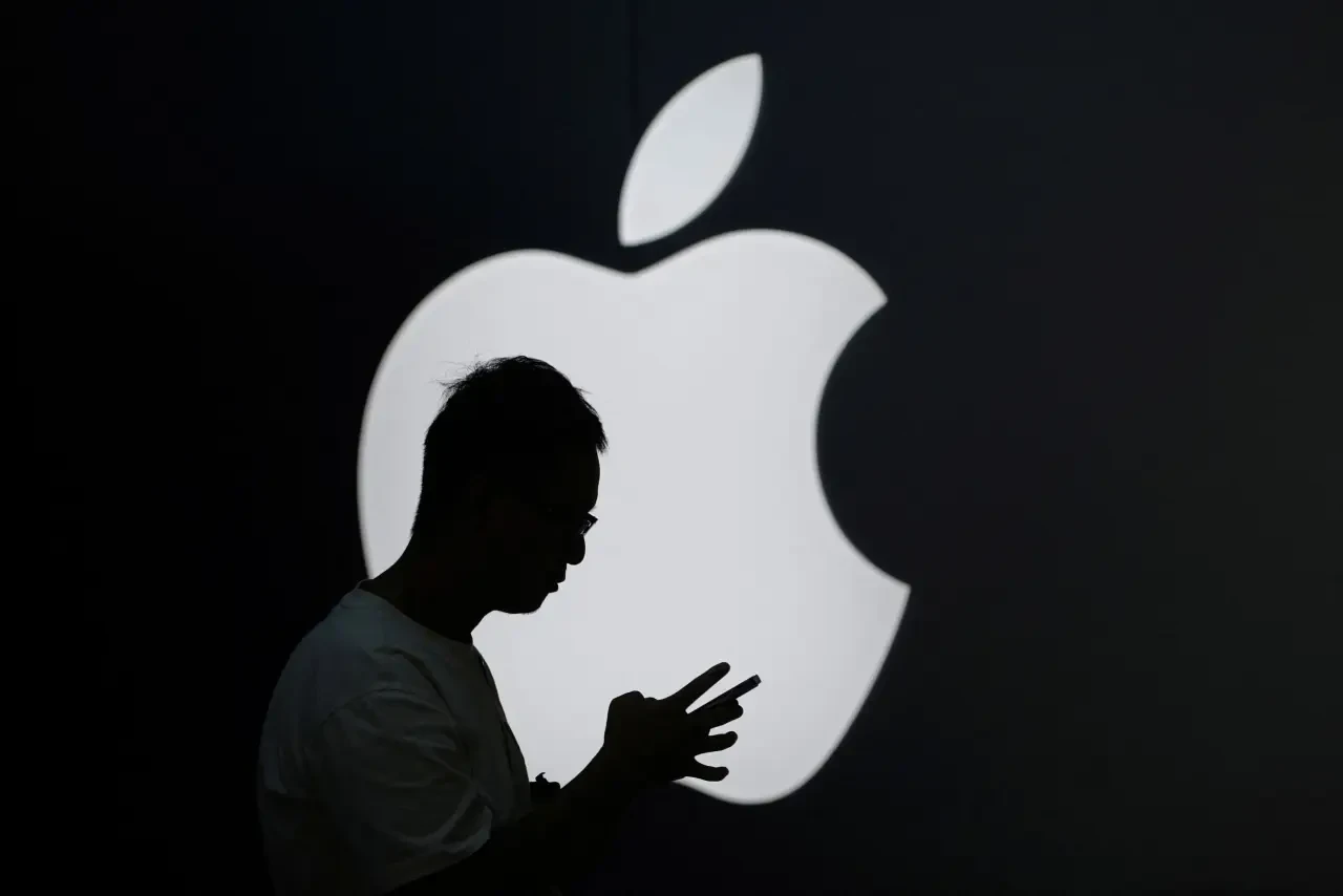 Third Point Hedge Fund Sells Apple Shares and Increases Tesla and Meta Platforms Holdings