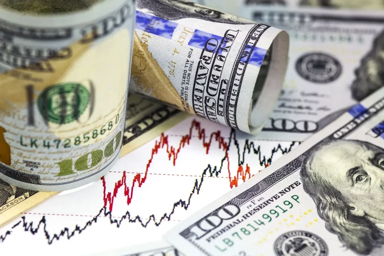 Treasury Yields Decline as Economic Data Sparks Growth Concerns