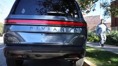 Bank of America Downgrades Rivian Amid Weak 2025 Forecast and Political Uncertainty