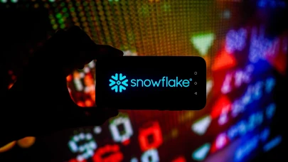 Snowflake's Growth Accelerates with Demand and AI Projects