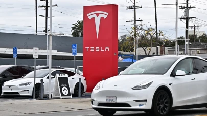 Wells Fargo Analyst Predicts Continued Decline for Tesla