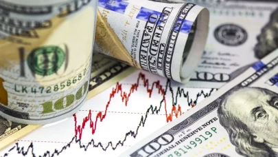 Treasury Yields Decline as Economic Data Sparks Growth Concerns