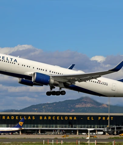 Deteriorating Consumer and Corporate Confidence Impact Delta Air Lines' First-Quarter Guidance