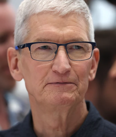 Apple Faces Headwinds Amidst Lackluster Sales and Tough Competition