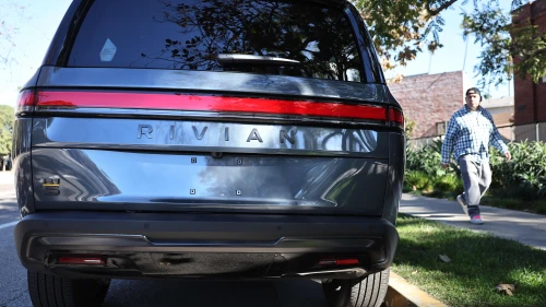 Bank of America Downgrades Rivian Amid Weak 2025 Forecast and Political Uncertainty