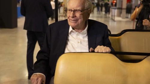 Berkshire Shares Climb on Strong Earnings, but Cash Reserves Raise Questions