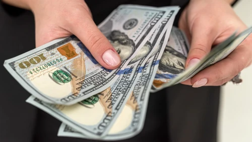 Cash Yields Soar Above 4%—Smart Strategies to Maximize Returns in a Volatile Market