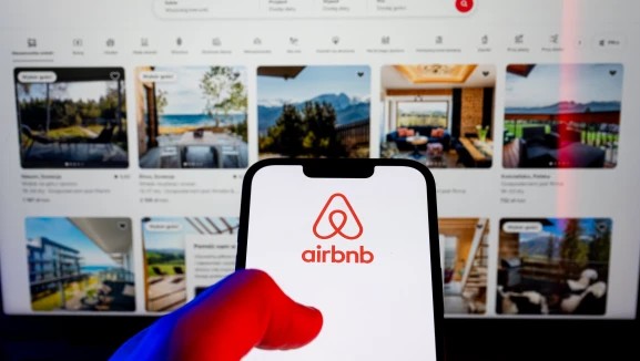 Airbnb's Shares Poised to Rebound, Says Jefferies Analyst