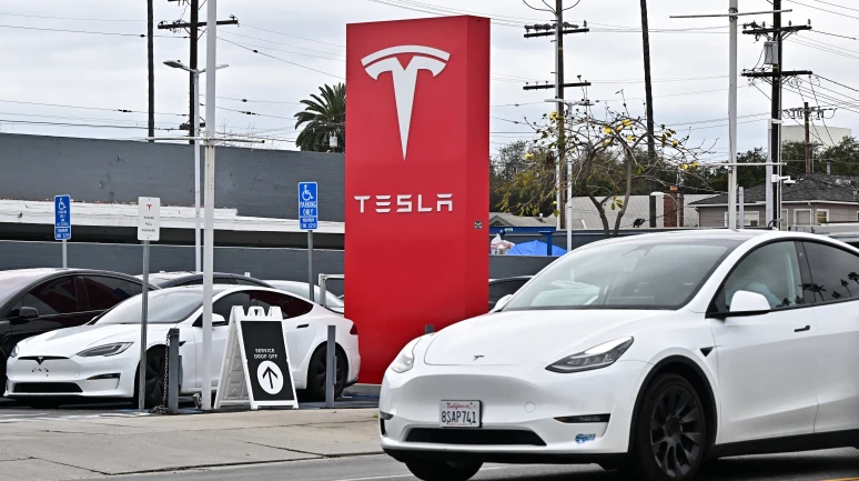 Wells Fargo Analyst Predicts Continued Decline for Tesla